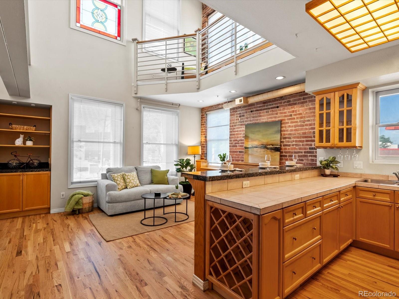 225 N Lincoln Street Unit: 4