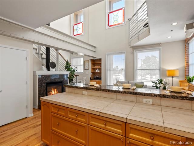 225 N Lincoln Street Unit: 4