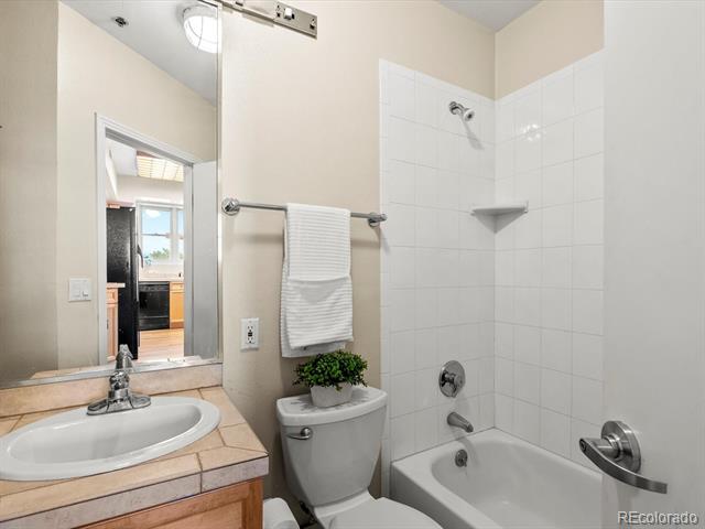 225 N Lincoln Street Unit: 4