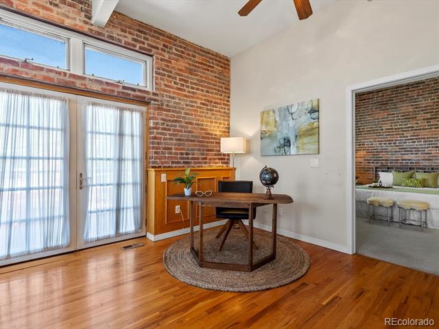 225 N Lincoln Street Unit: 4