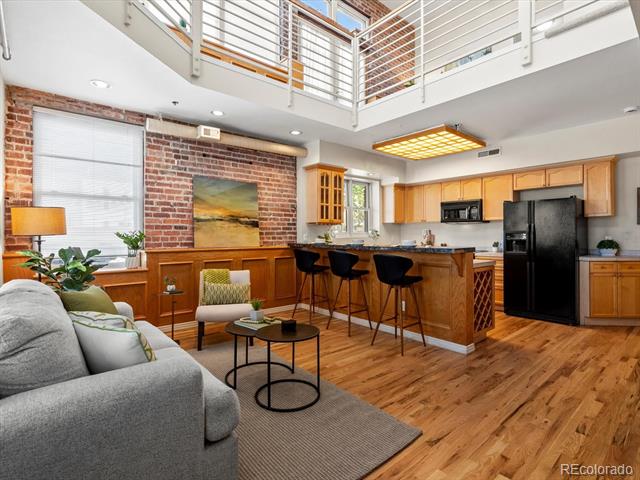 225 N Lincoln Street Unit: 4