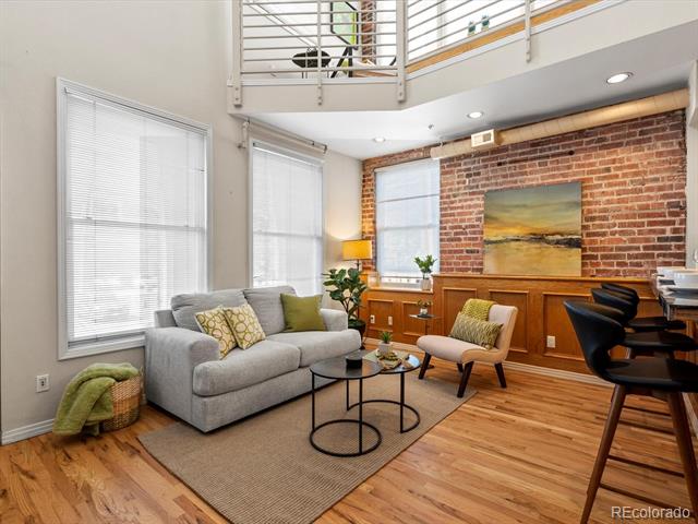 225 N Lincoln Street Unit: 4
