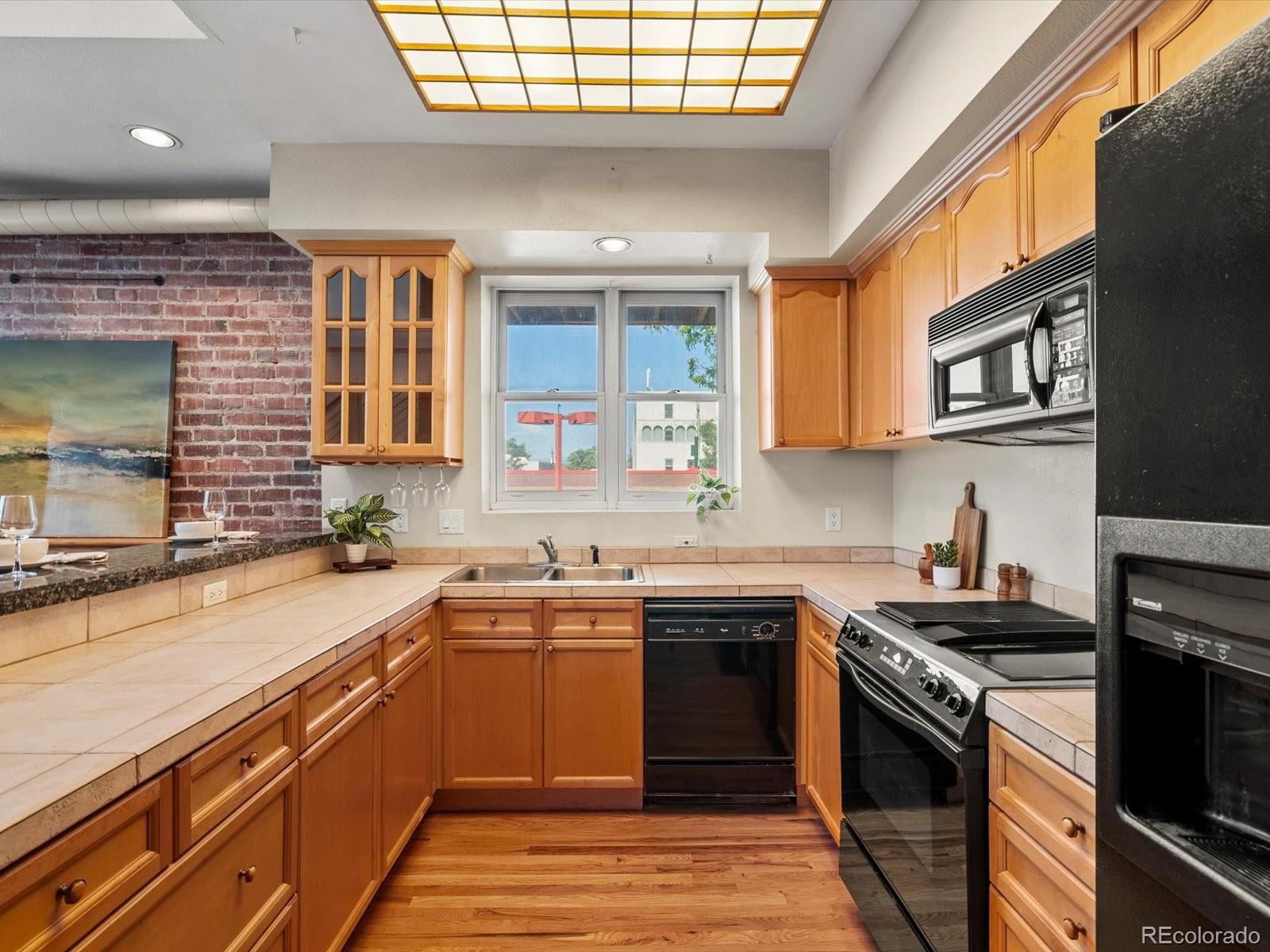 225 N Lincoln Street Unit: 4