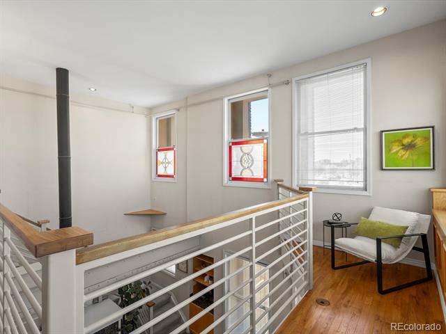 225 N Lincoln Street Unit: 4