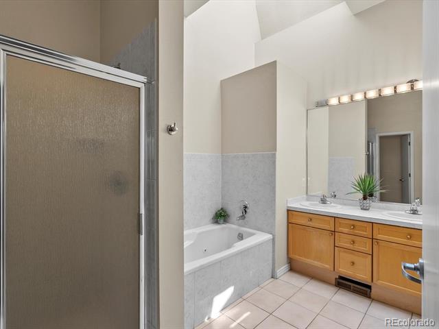 225 N Lincoln Street Unit: 4
