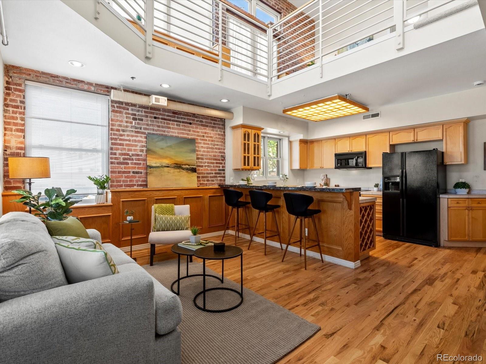 225 N Lincoln Street Unit: 4