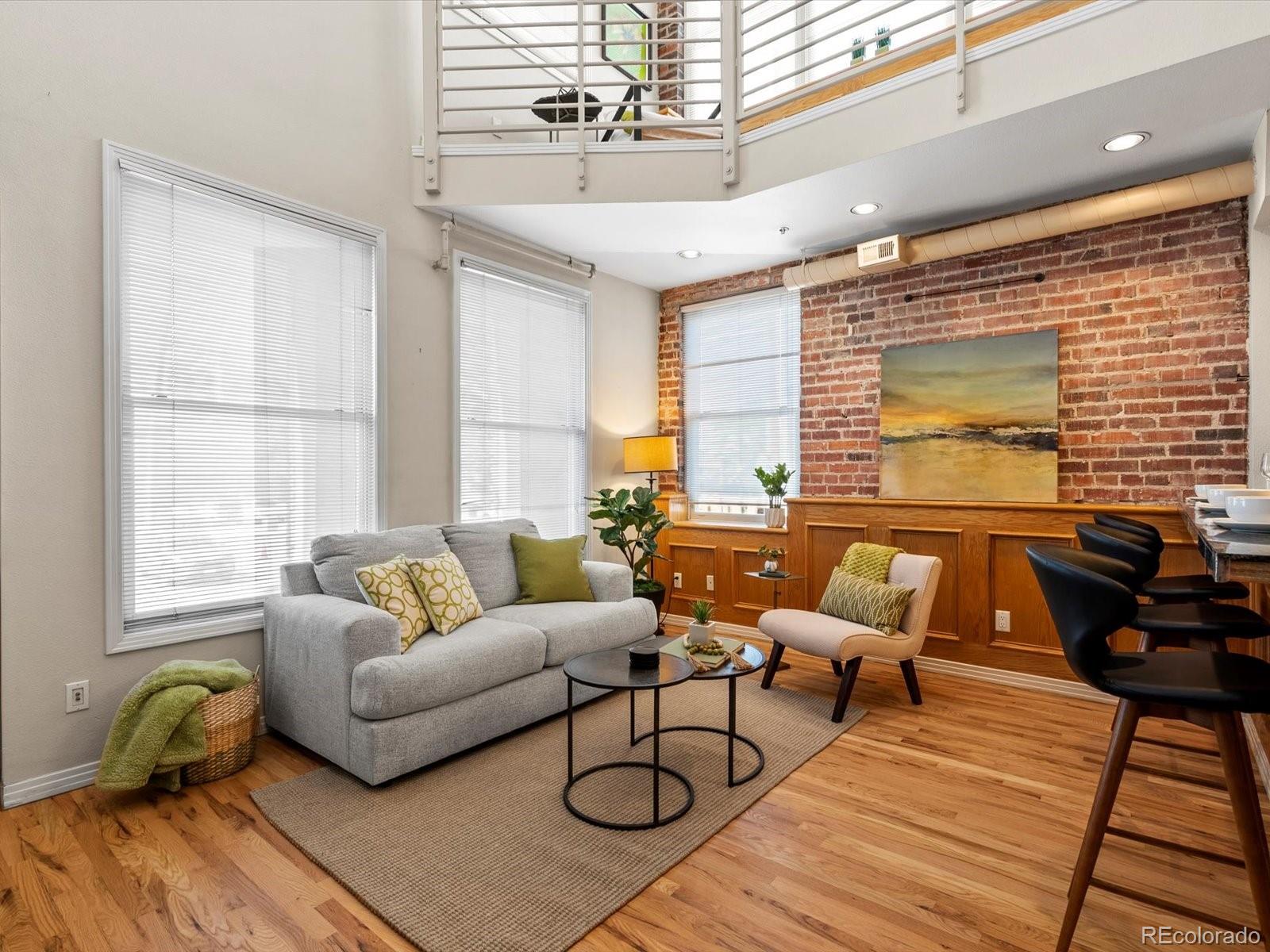 225 N Lincoln Street Unit: 4