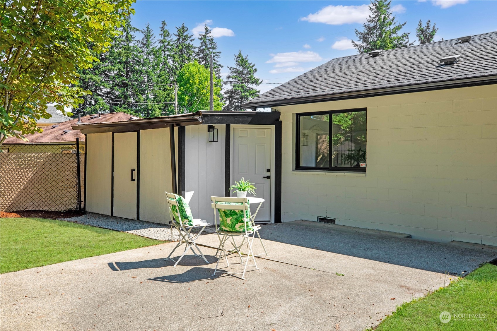 613 Tacoma Avenue NE