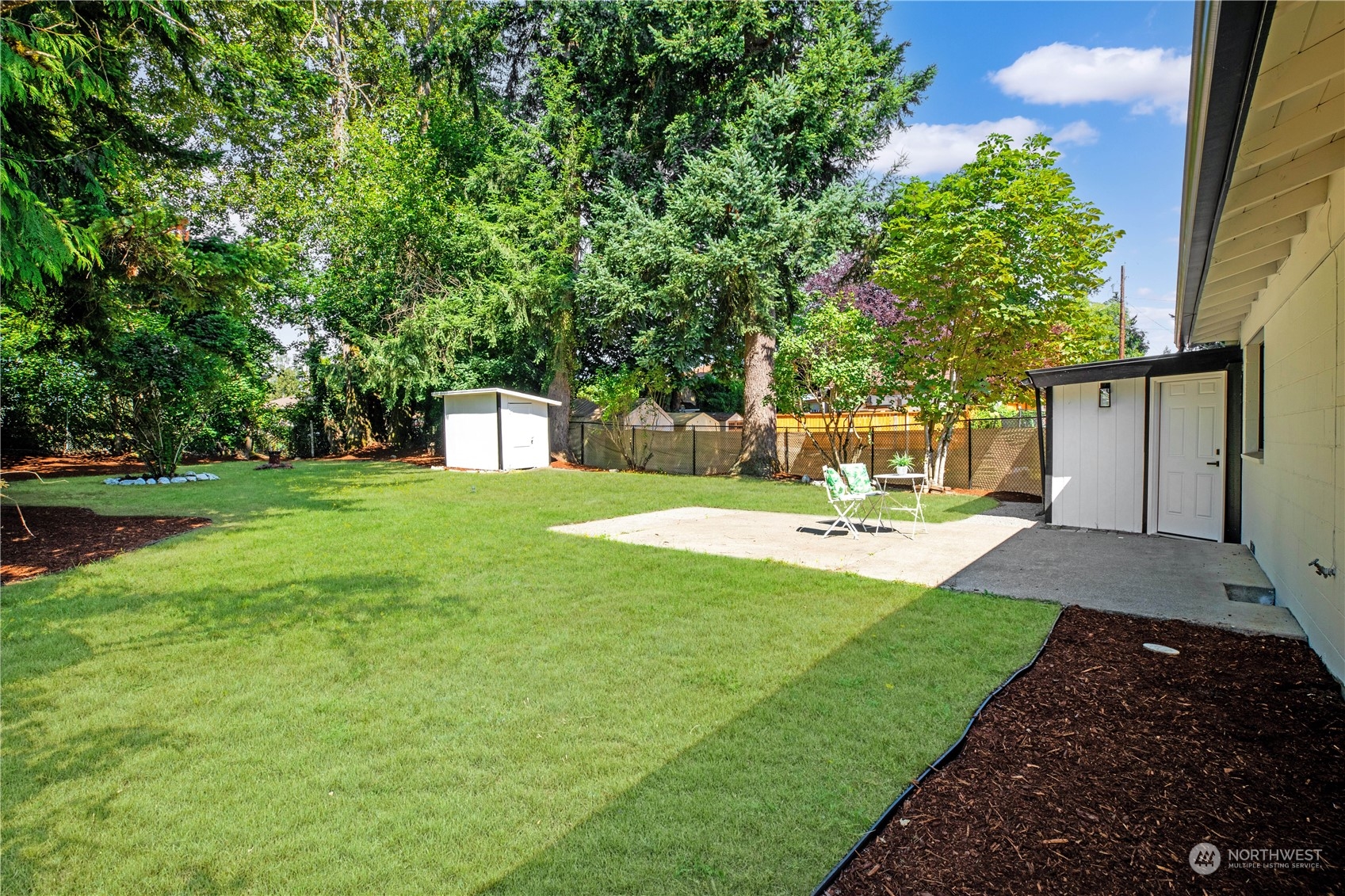 613 Tacoma Avenue NE