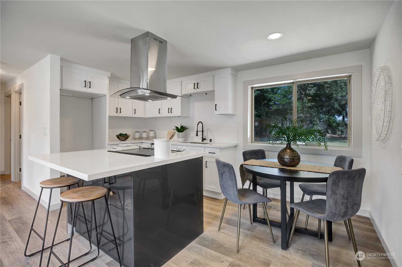 613 Tacoma Avenue NE