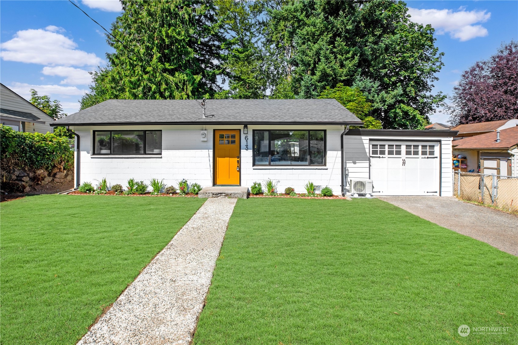 613 Tacoma Avenue NE