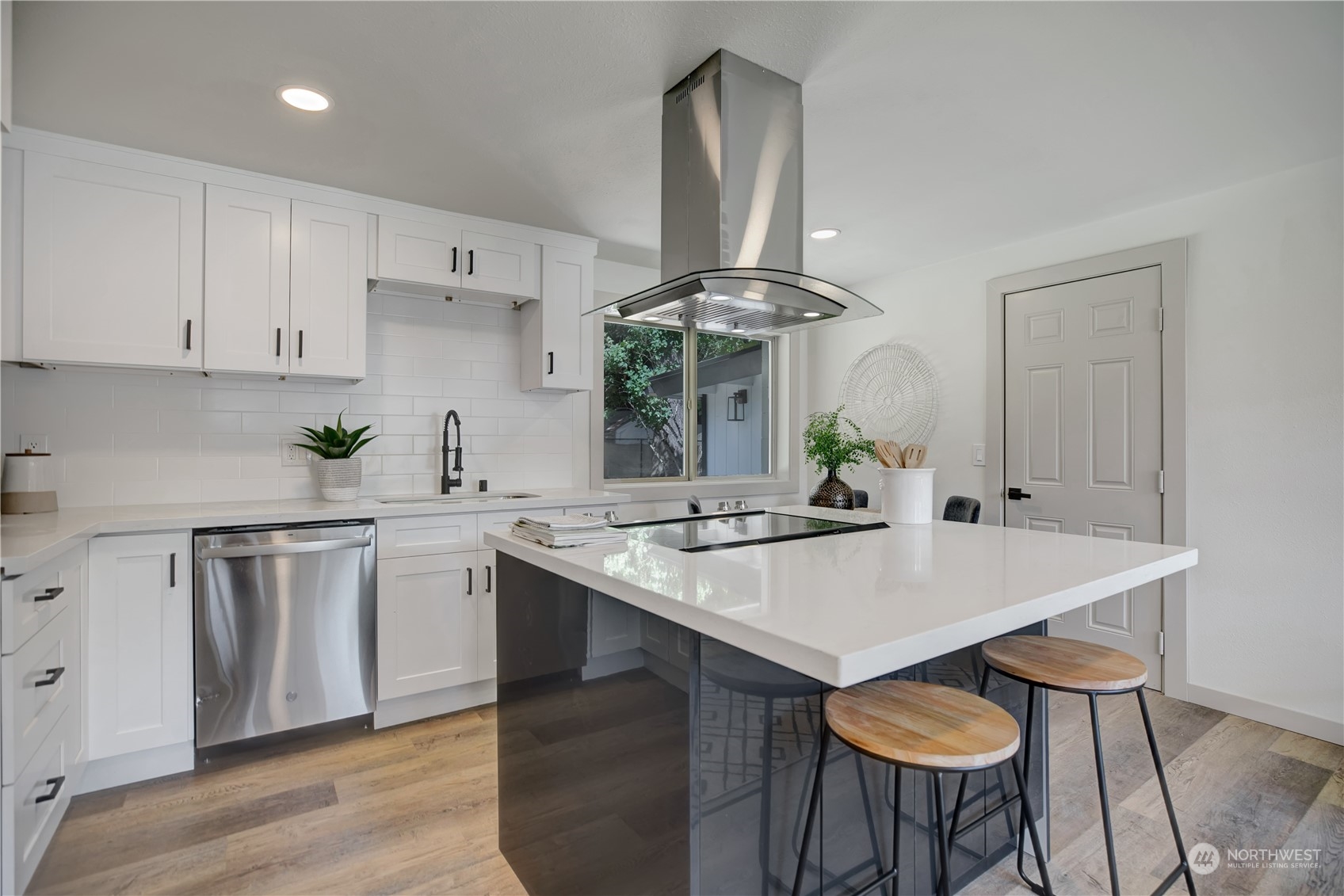 613 Tacoma Avenue NE