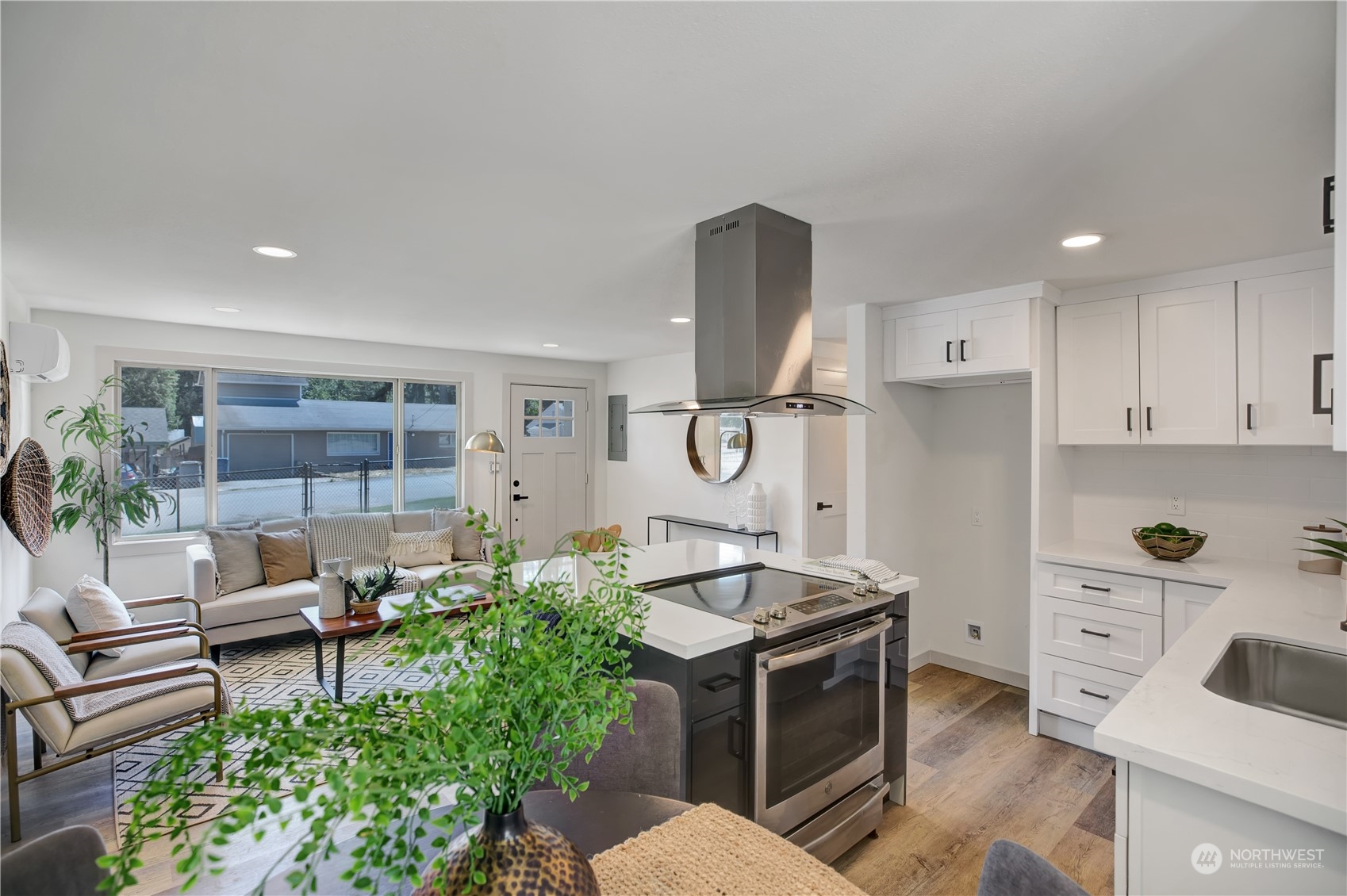 613 Tacoma Avenue NE