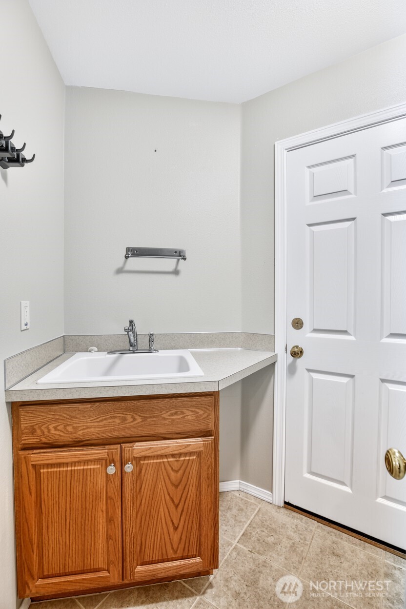 650 Skamokawa Court SE