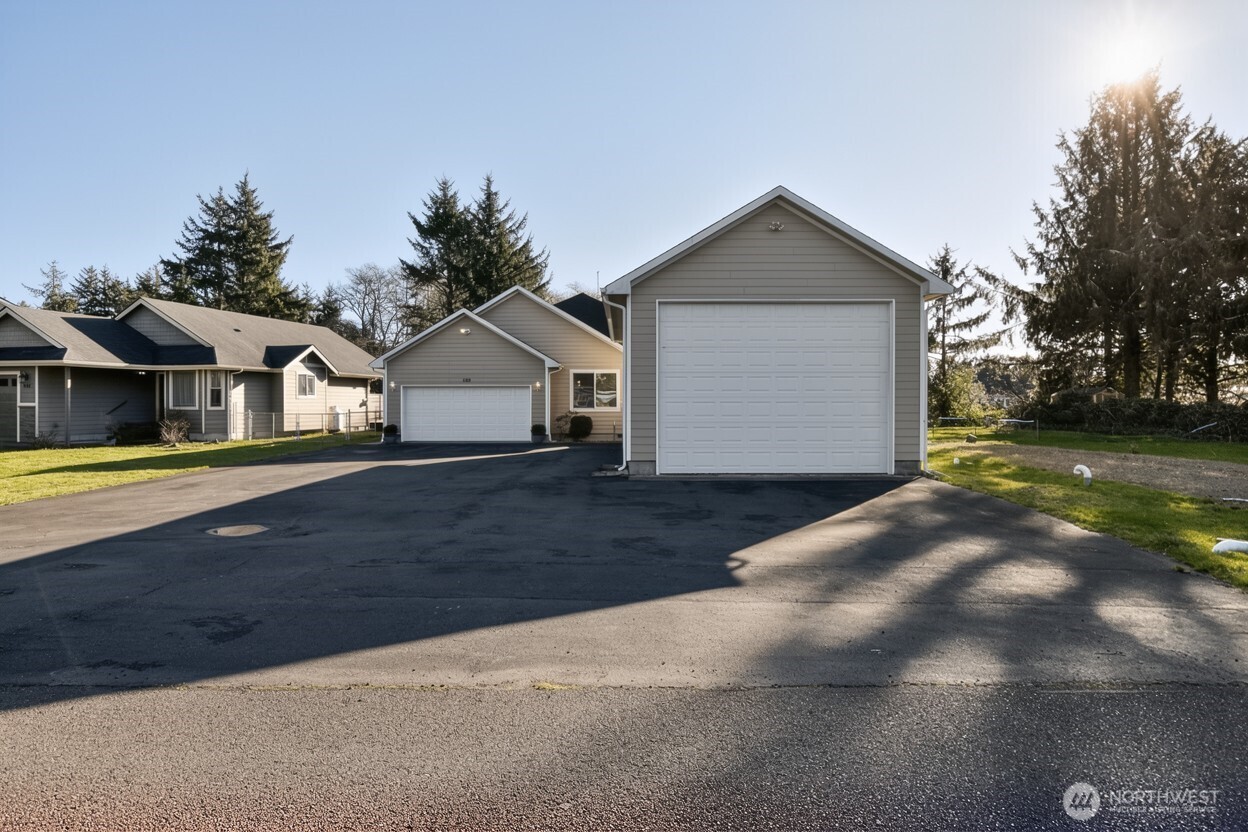 650 Skamokawa Court SE