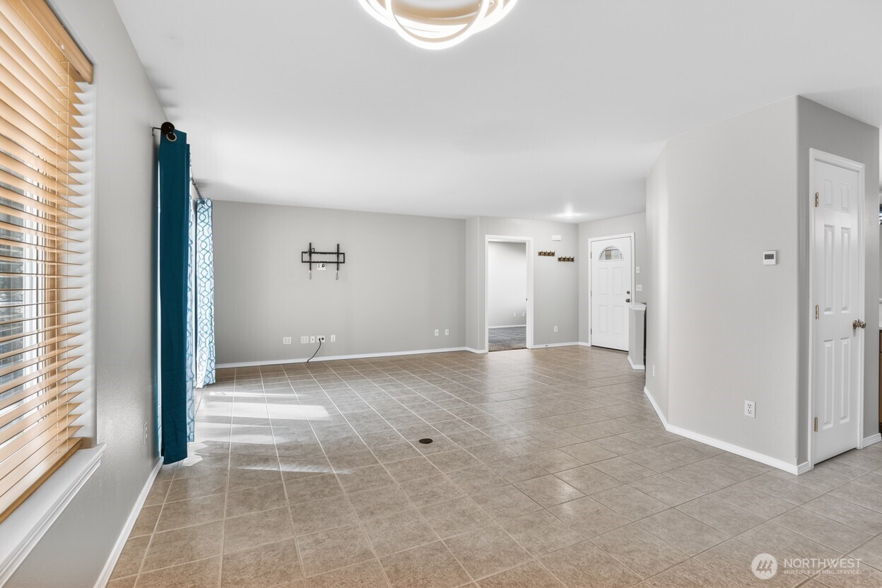 650 Skamokawa Court SE