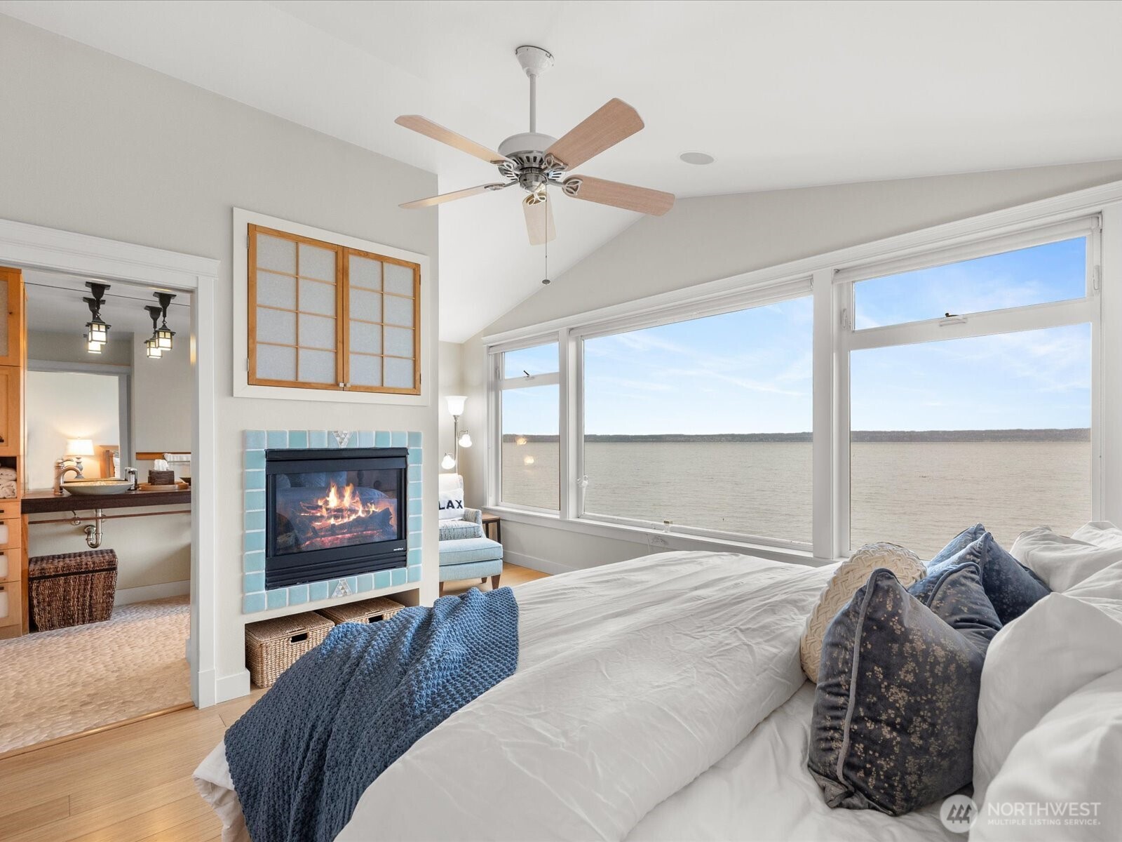 19126 Soundvview Drive NW