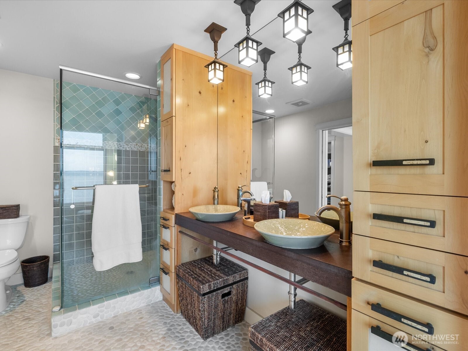 19126 Soundvview Drive NW