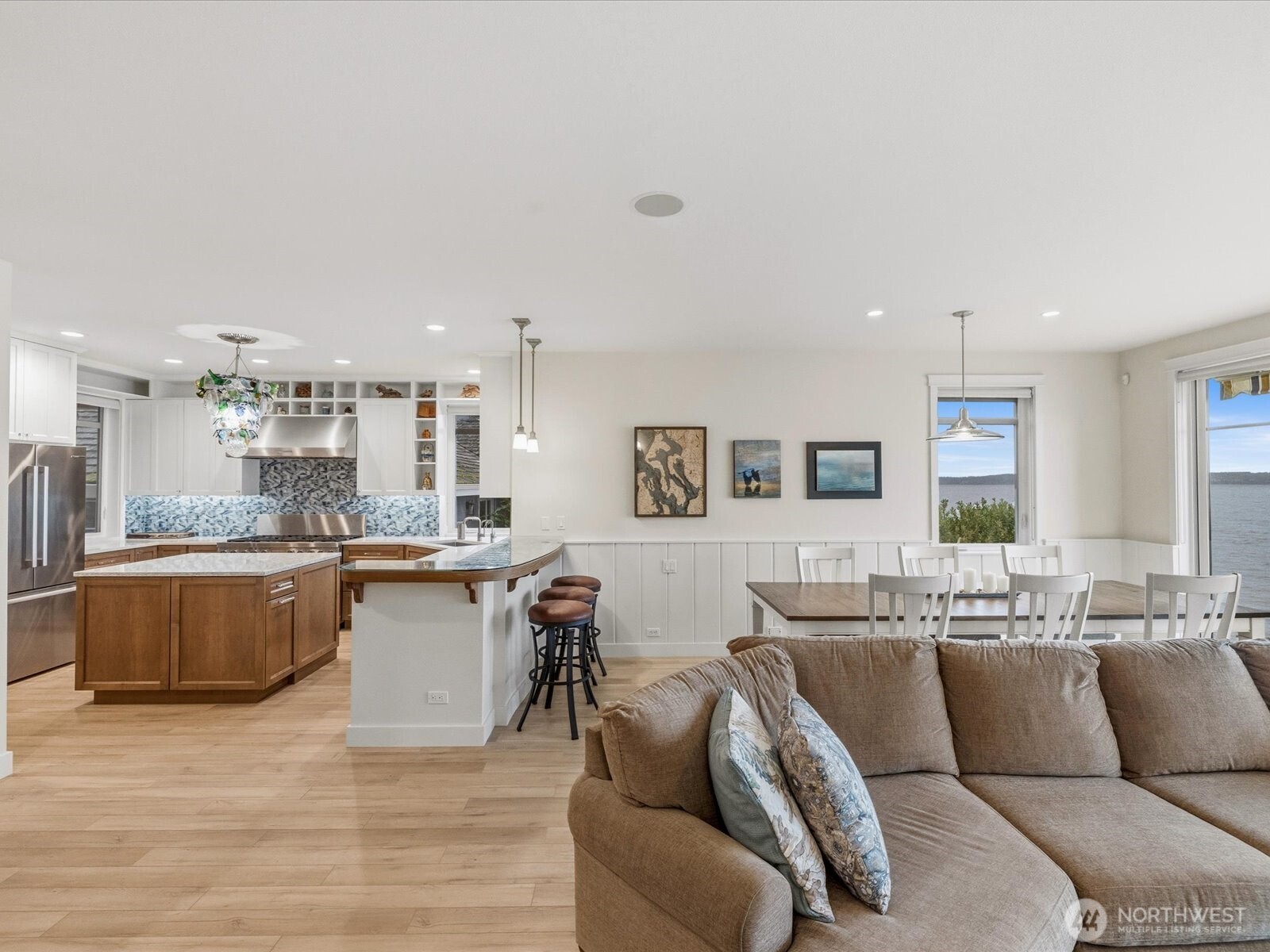 19126 Soundvview Drive NW