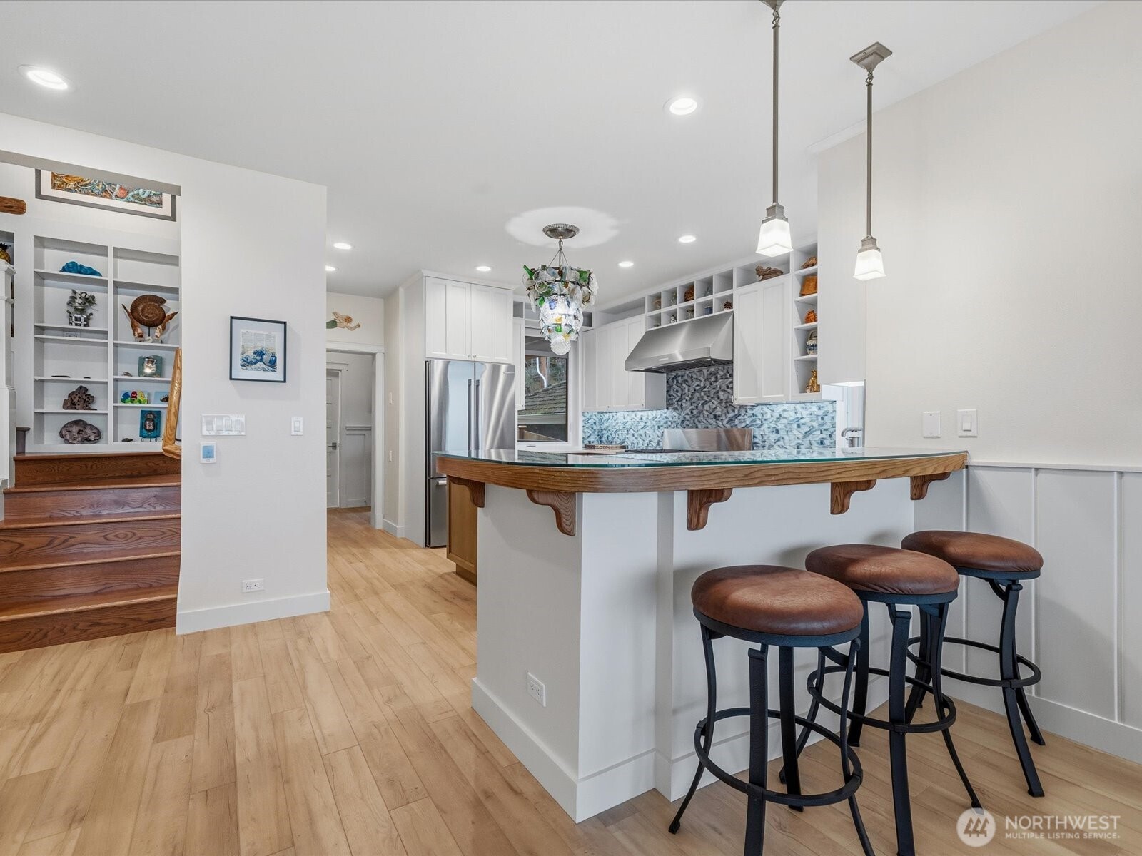 19126 Soundvview Drive NW