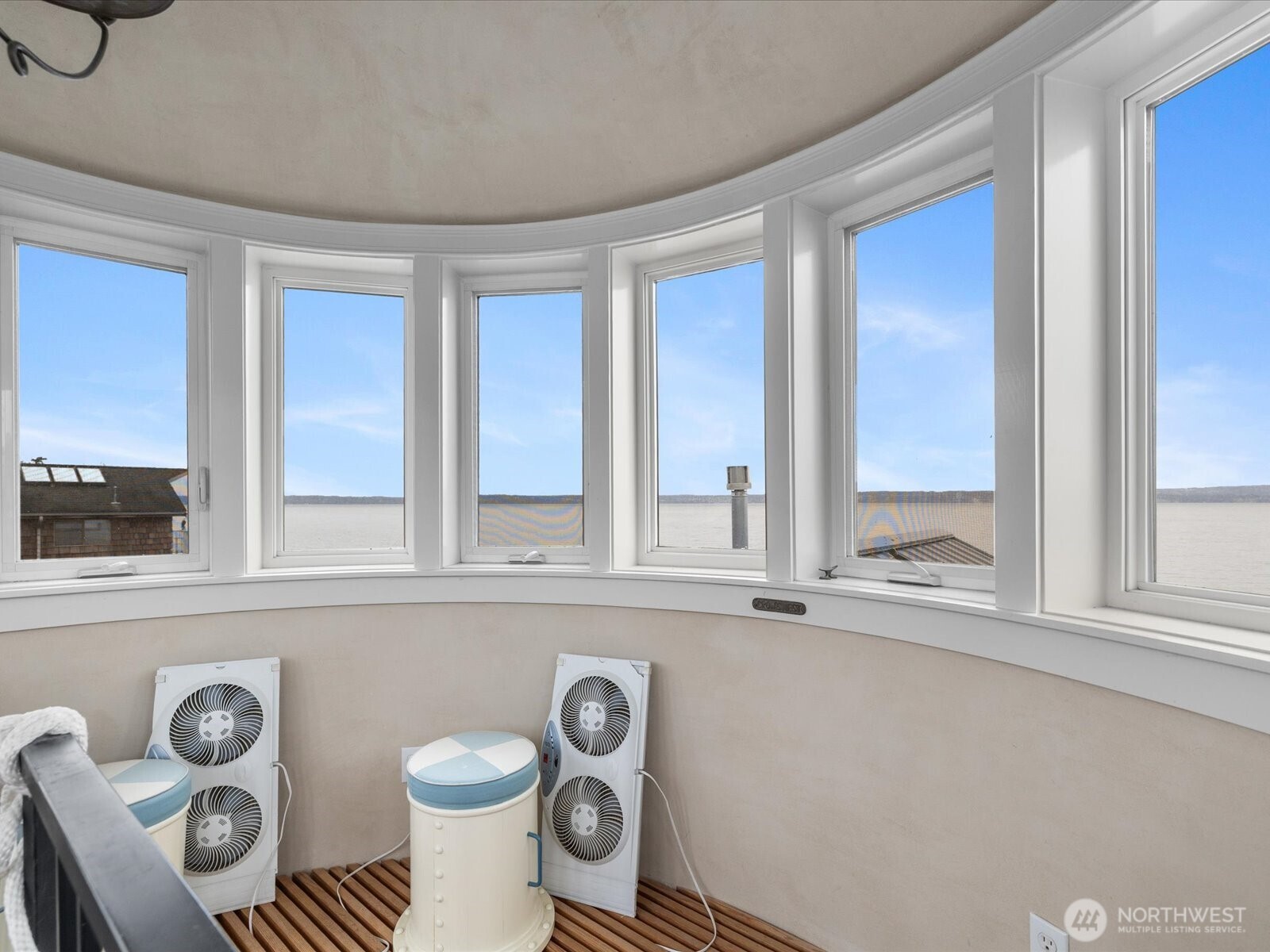 19126 Soundvview Drive NW