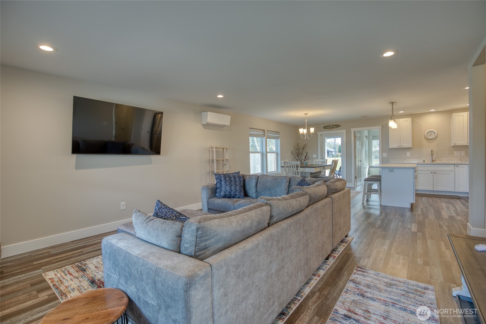300 Octopus Avenue NE