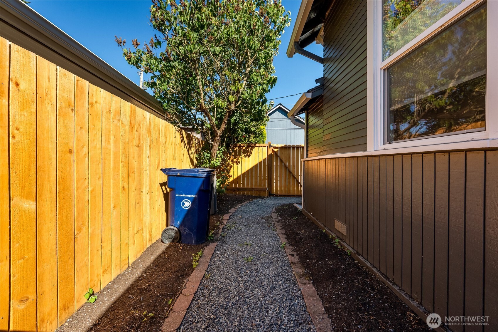 411 N Stillaguamish Avenue