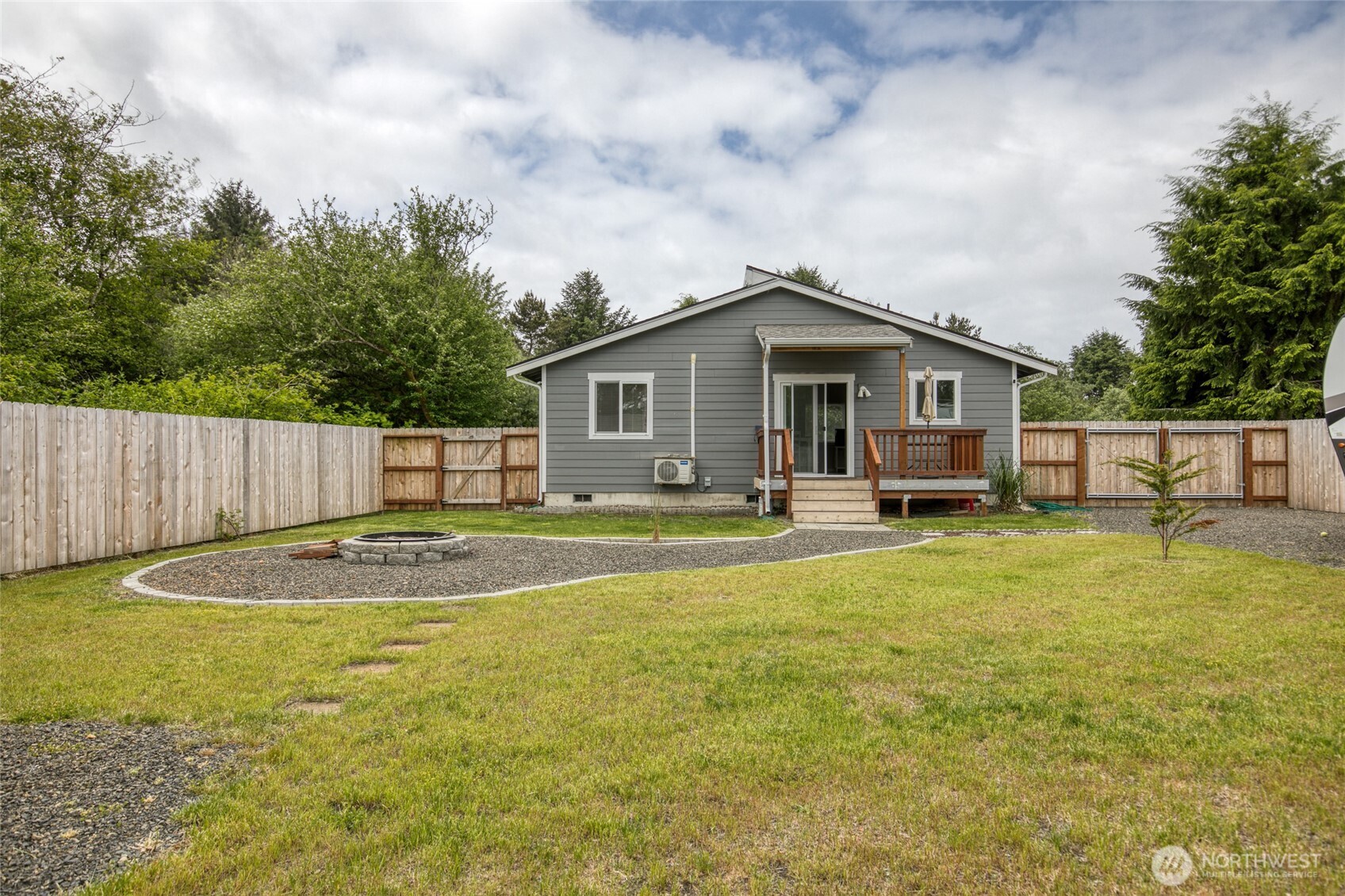 164 N Oar Loop NW