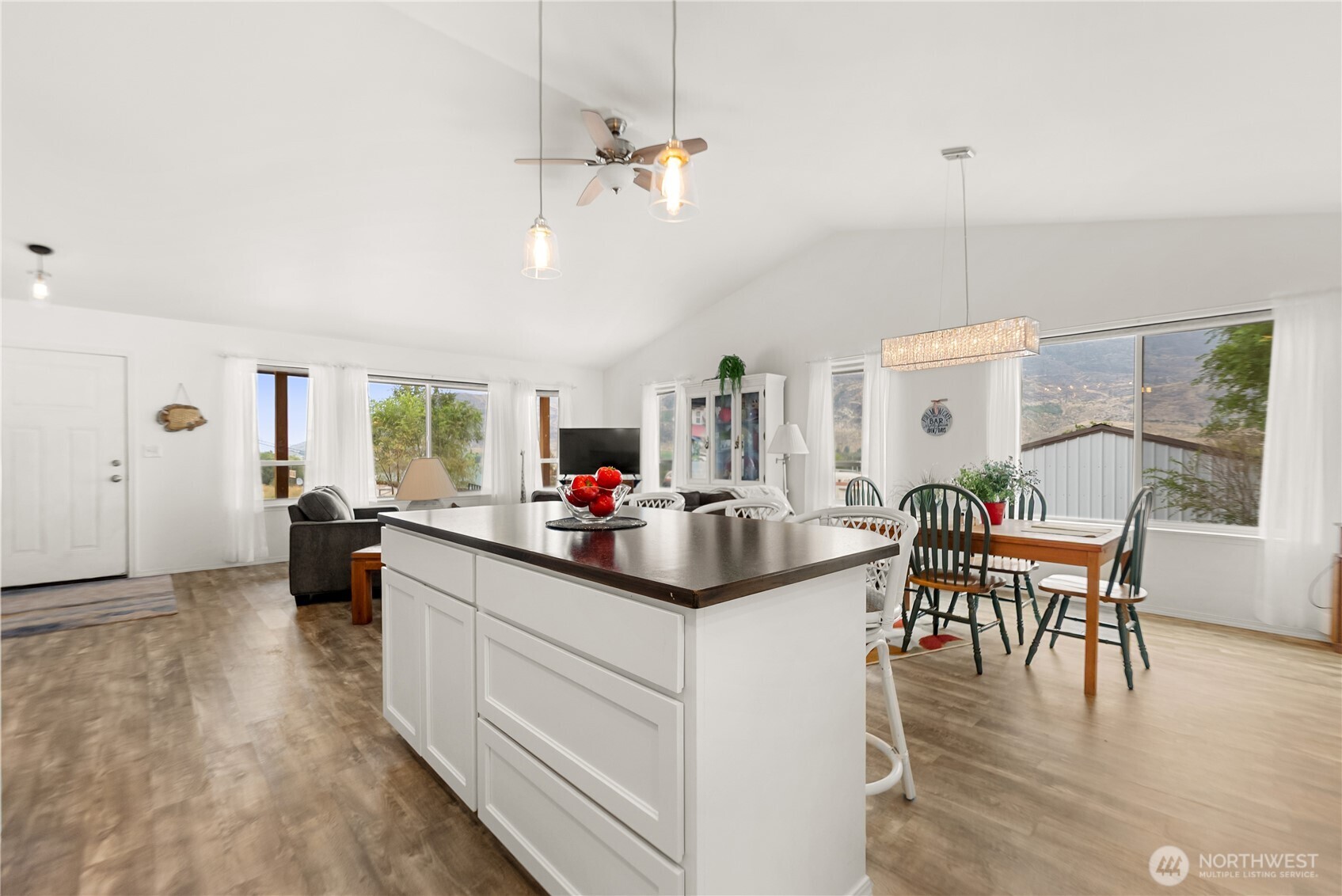 203 2nd St