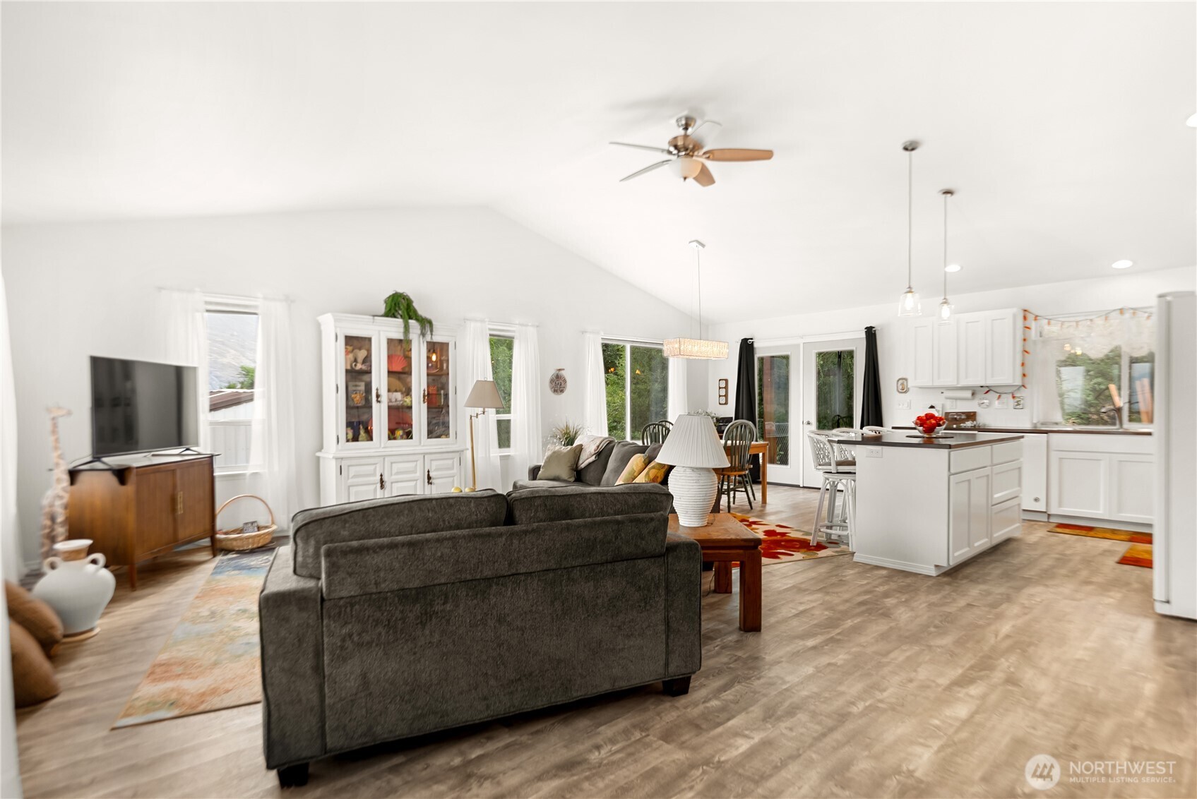 203 2nd St