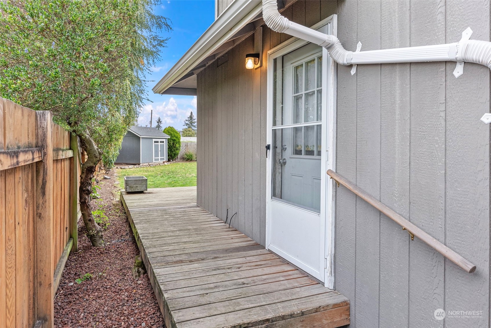 1215 W Pioneer