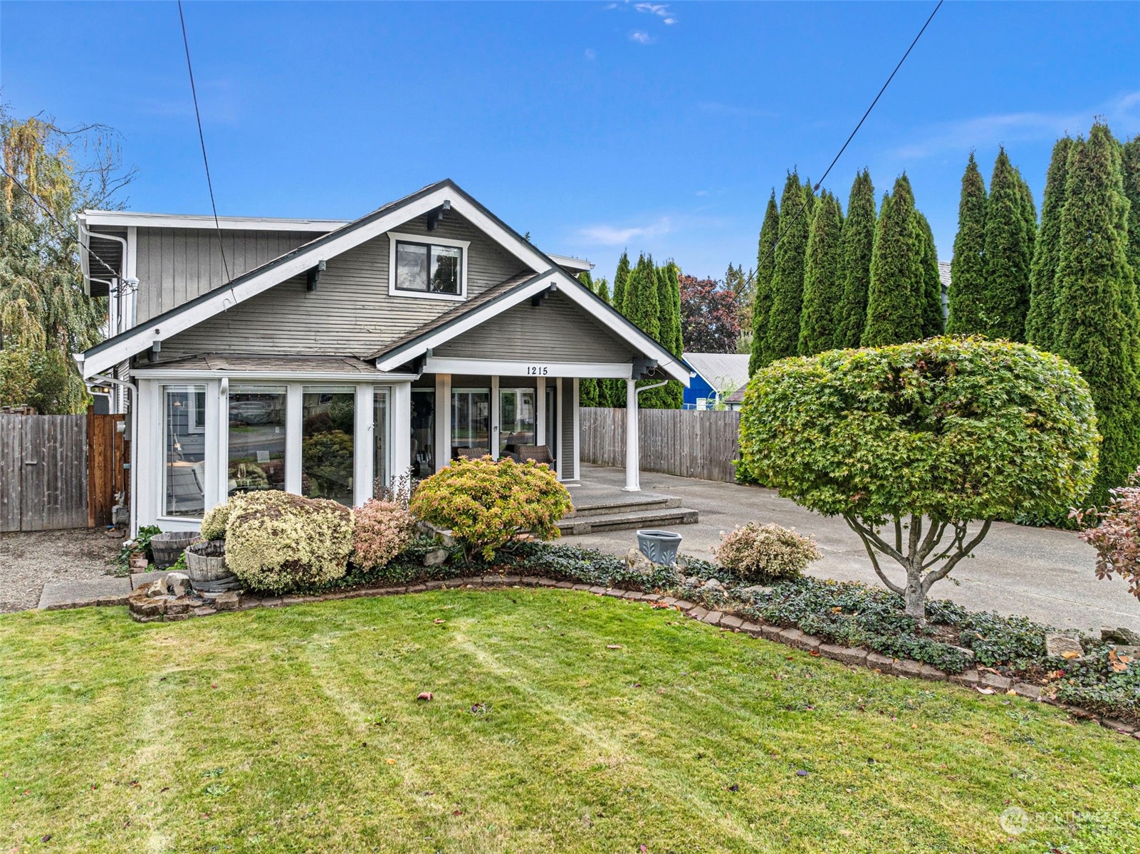 1215 W Pioneer