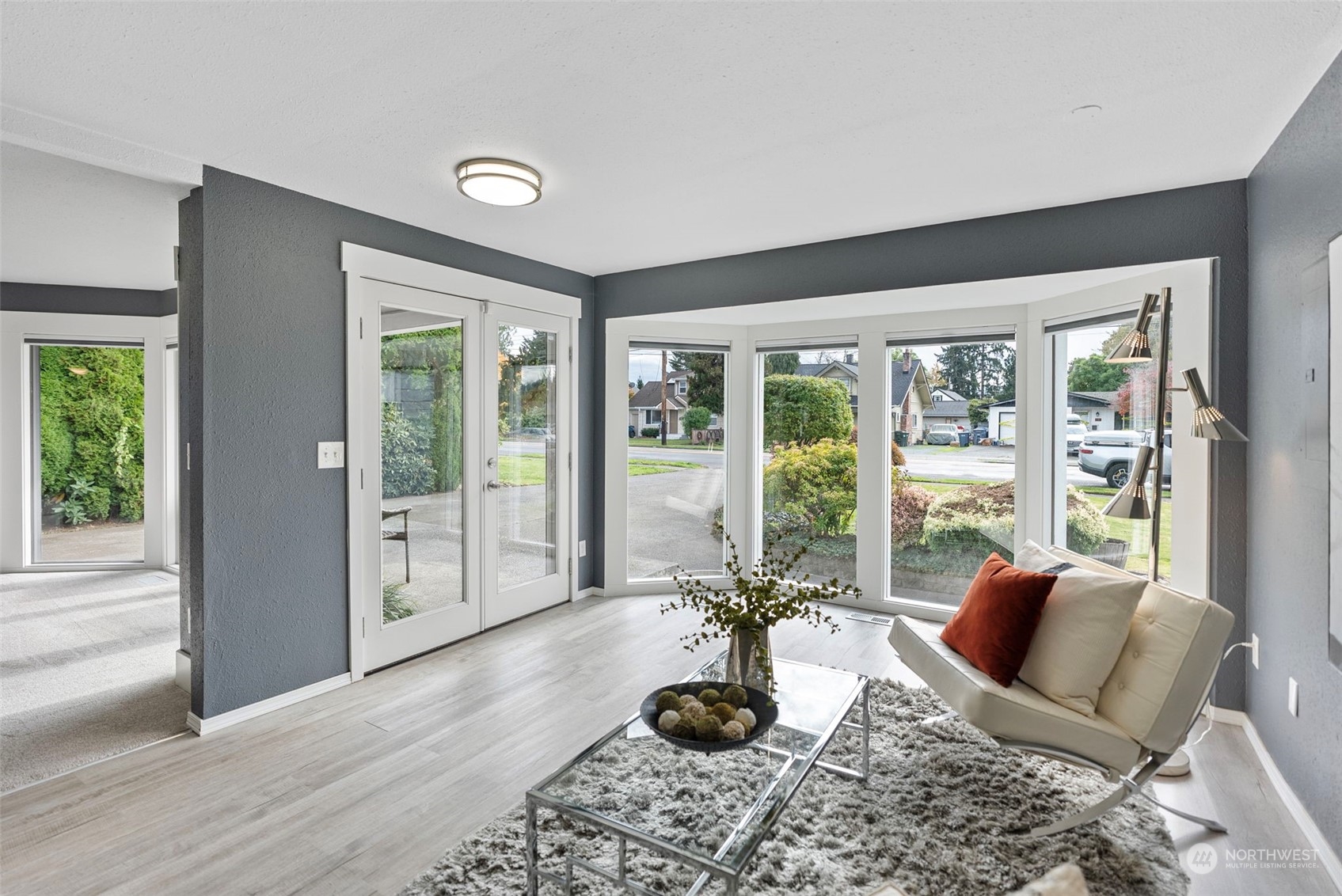 1215 W Pioneer