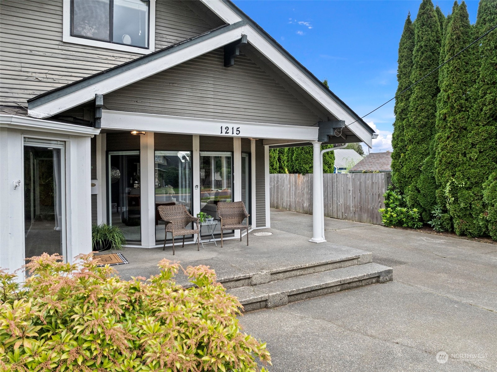 1215 W Pioneer