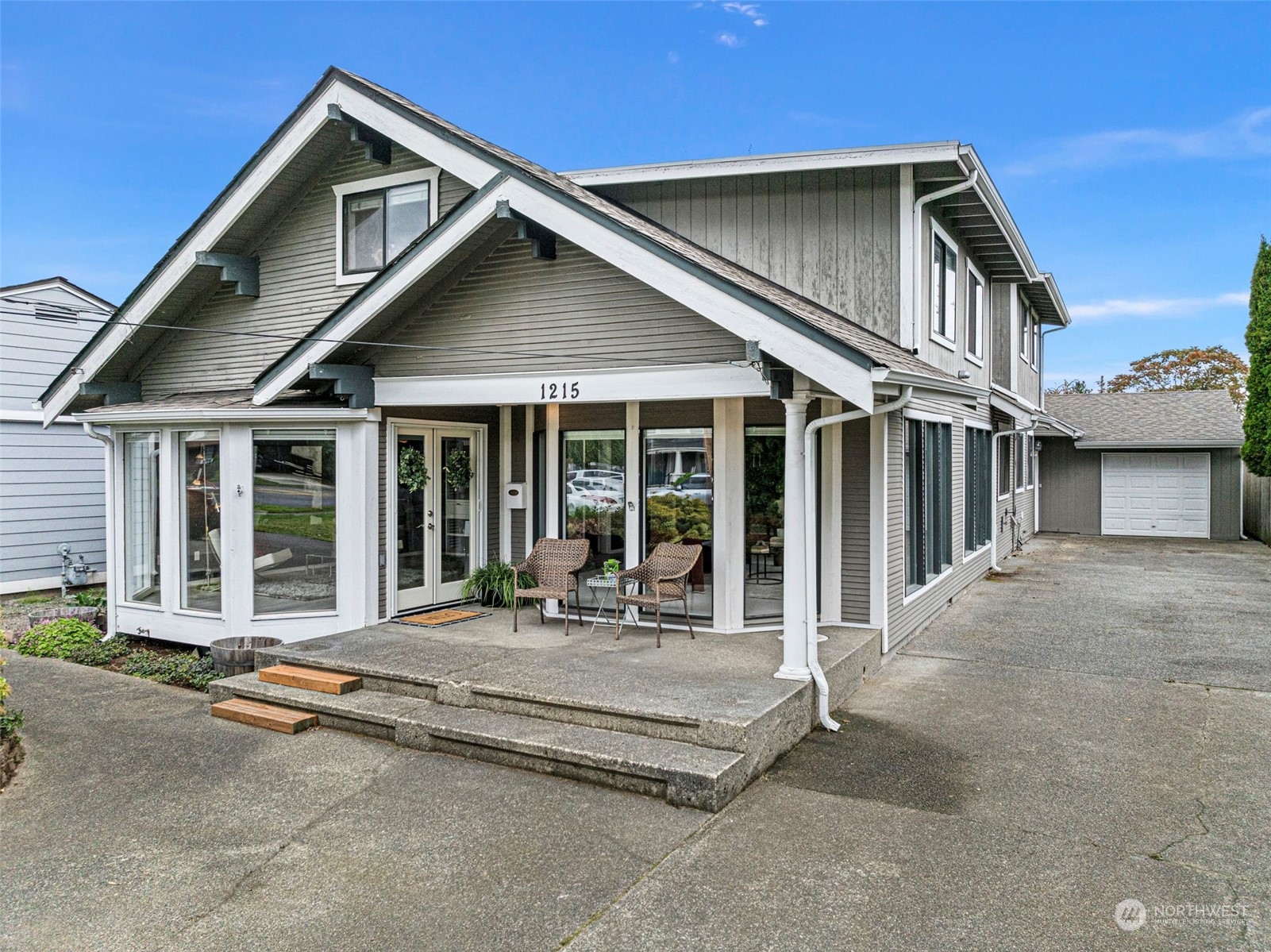 1215 W Pioneer