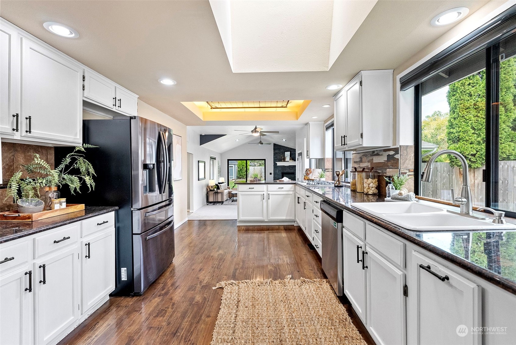 1215 W Pioneer