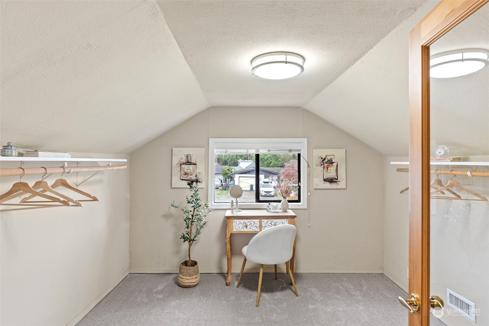 1215 W Pioneer
