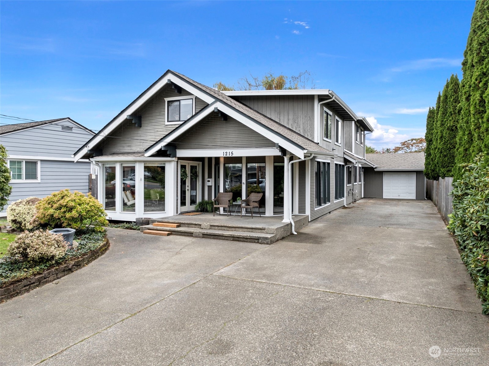 1215 W Pioneer