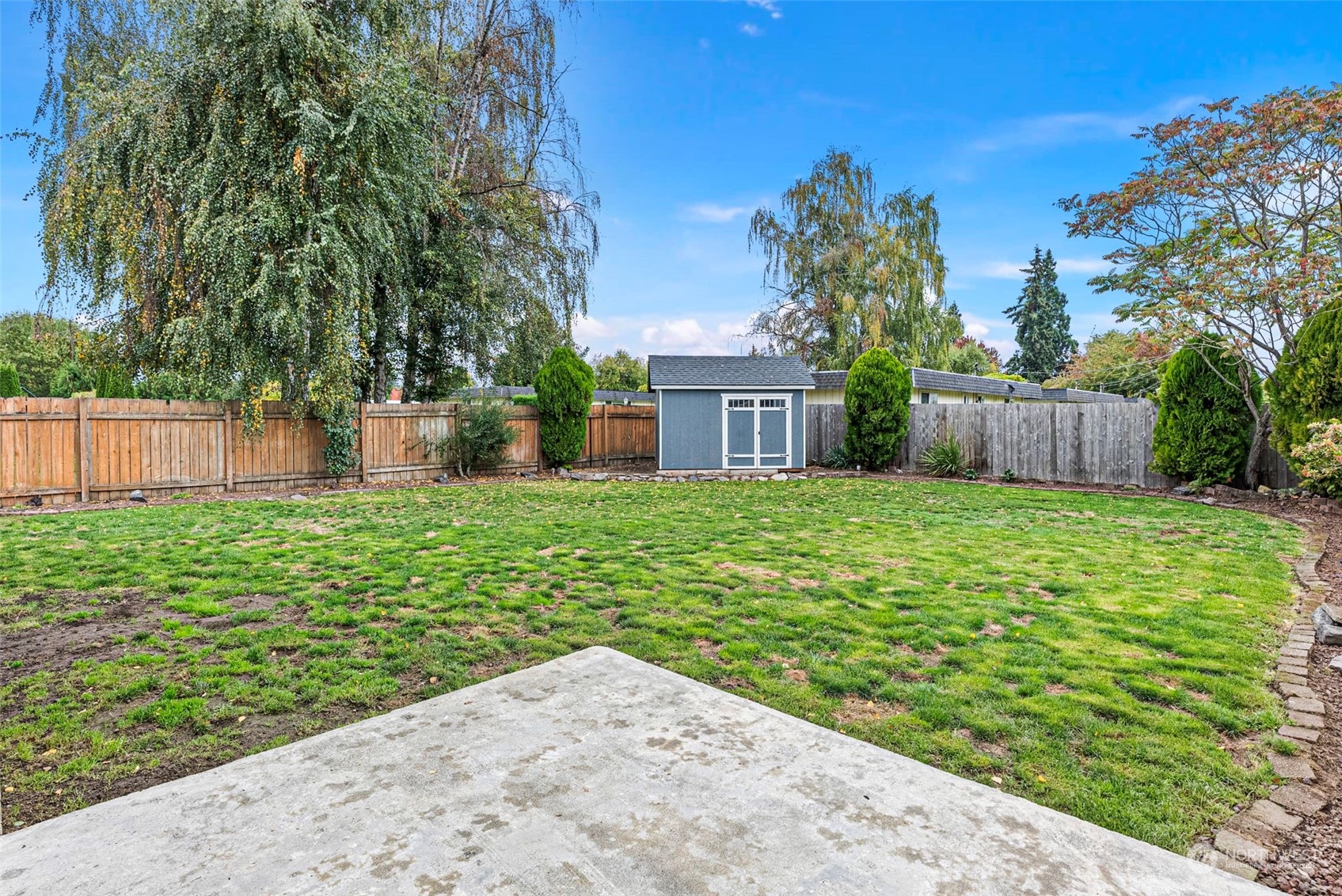 1215 W Pioneer