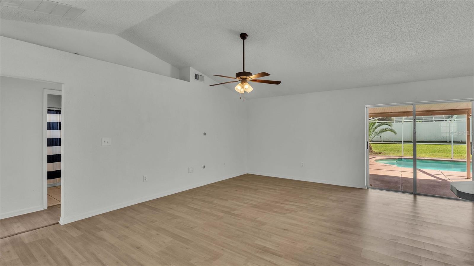 7642 HABERSHAM DR