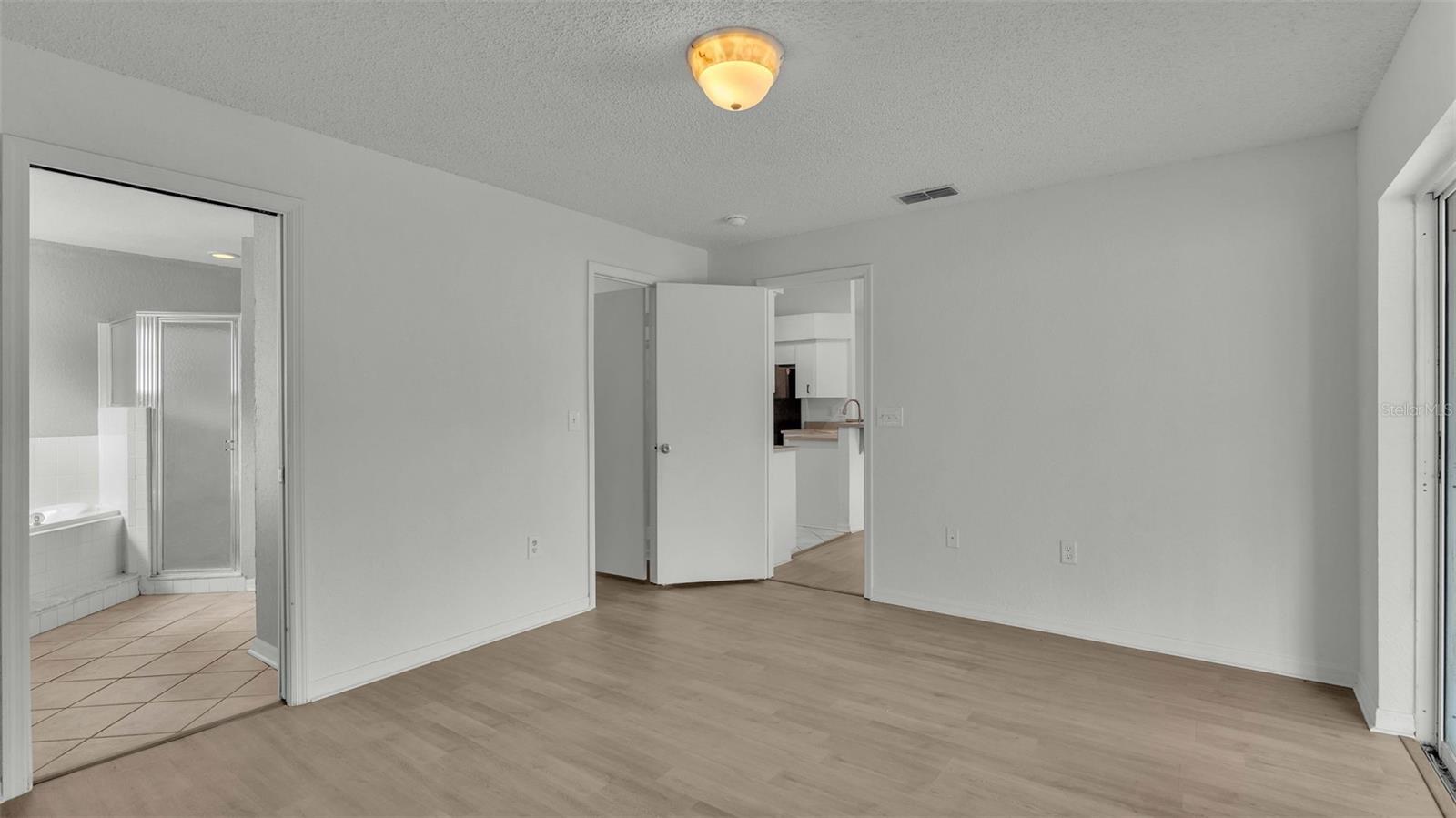 7642 HABERSHAM DR