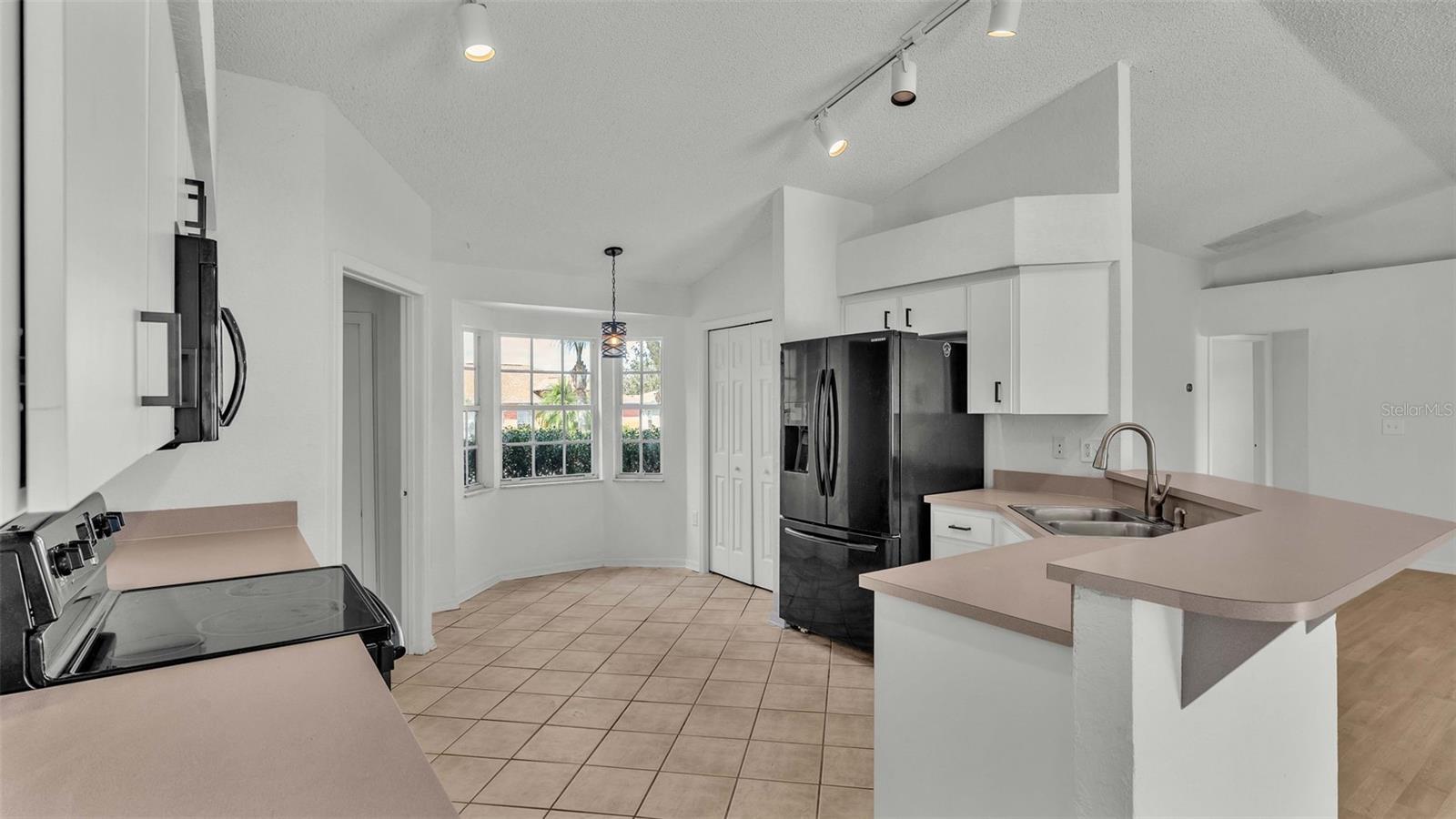 7642 HABERSHAM DR