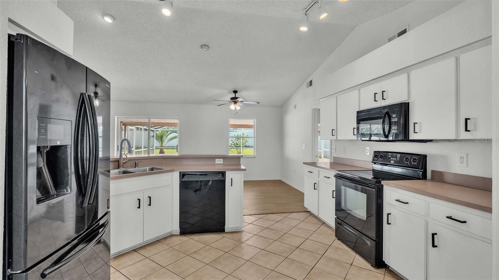 7642 HABERSHAM DR
