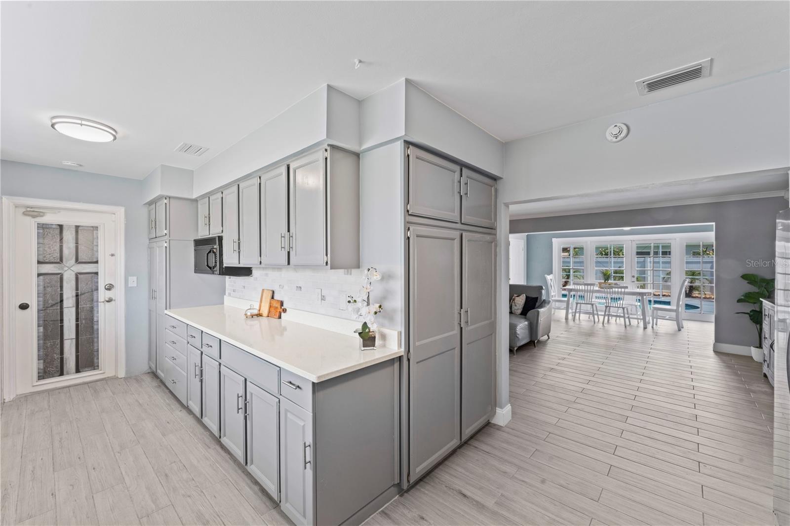 2132 ACADEMY DR