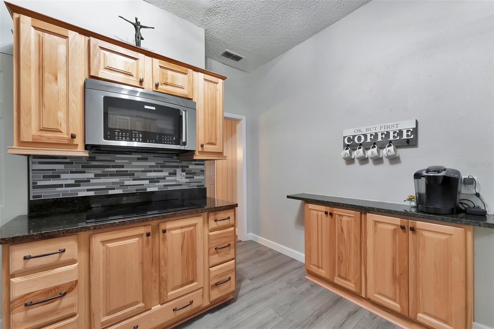 7010 N HUBERT AVE