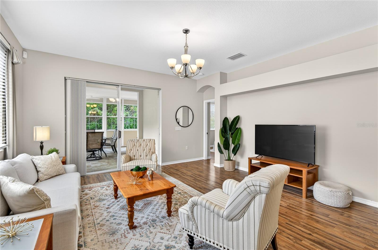 1737 SASSAFRAS DR