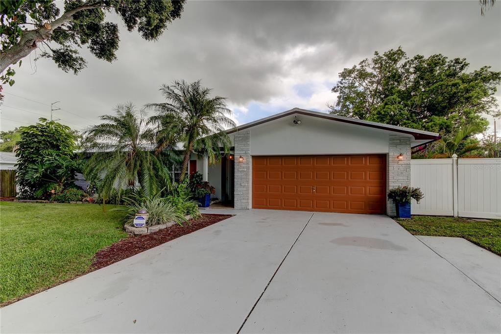 2193 CAMPUS DR DRIVE