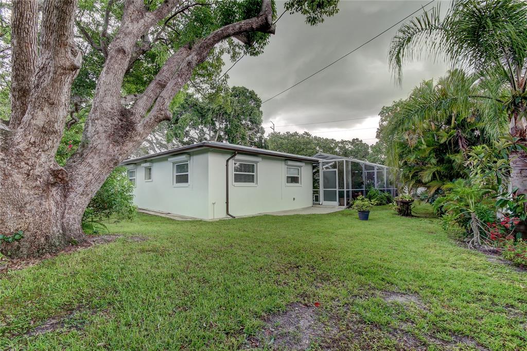 2193 CAMPUS DR DRIVE