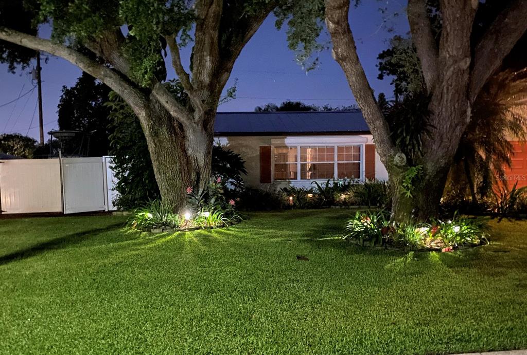 2193 CAMPUS DR DRIVE