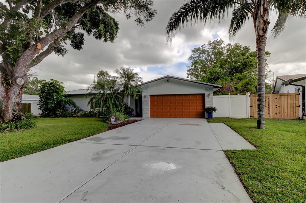2193 CAMPUS DR DRIVE
